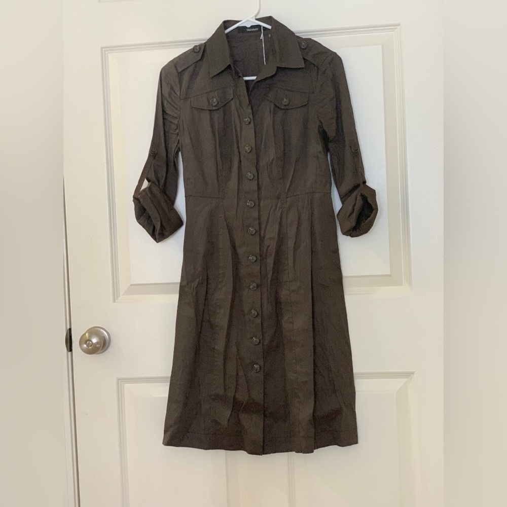 Tahari Elegant Gray Button-Up Dress.  Size-2 - Picture 2 of 4